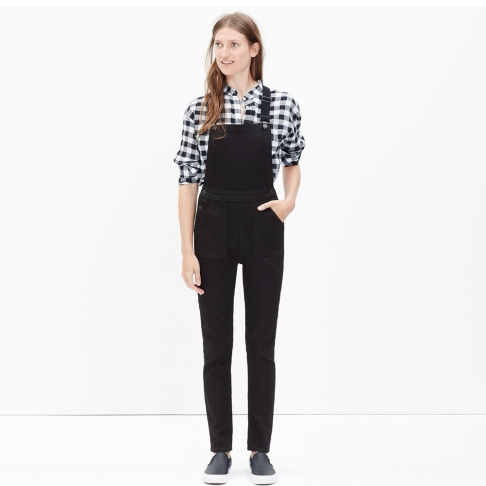 Madewell Cross Back overalls Black in a size XS.